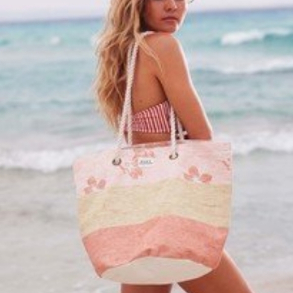 Roxy Handbags - Pink Roxy Woven Straw Beach Bag
